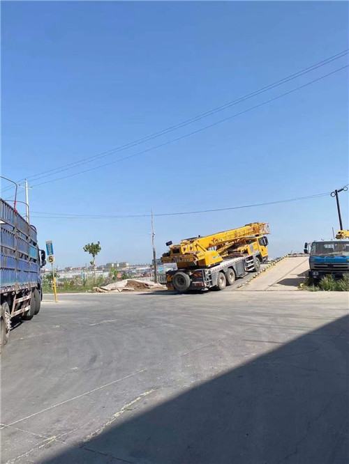 邛崃市25吨吊车的租赁价格大概是多少？