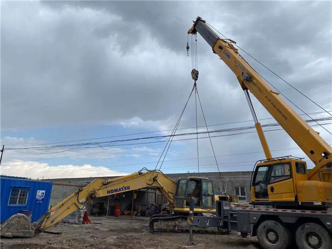 邛崃市25吨吊车的工作半径是多少？