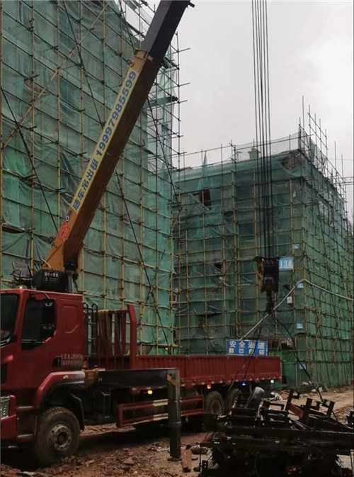 邛崃市“慢工细活”—— 吊车的 “微动控制” 技术