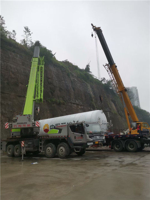 邛崃市“不怕风雨冻”—— 吊车的 “恶劣环境适应” 技术